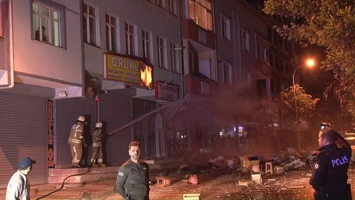 Terk edilen eş evi ateşe verdi