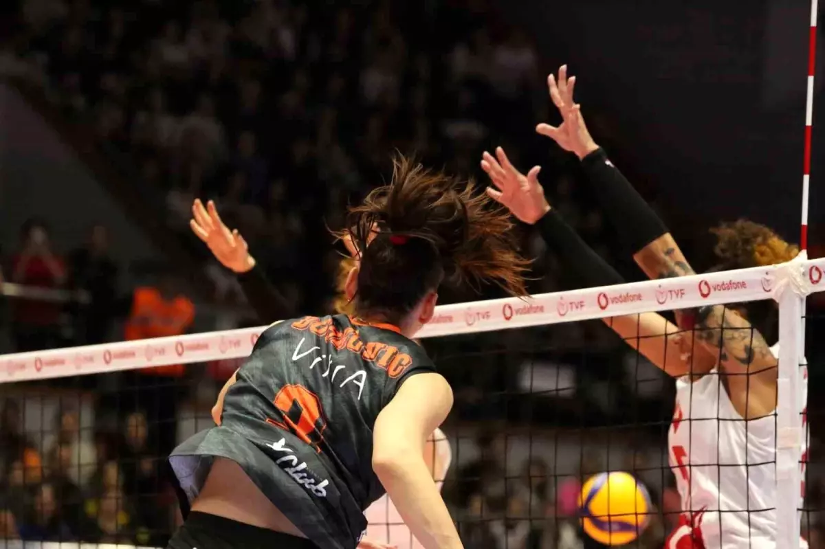 Eczacıbaşı Dynavit, Aras Kargo’yu 3-0 yendi