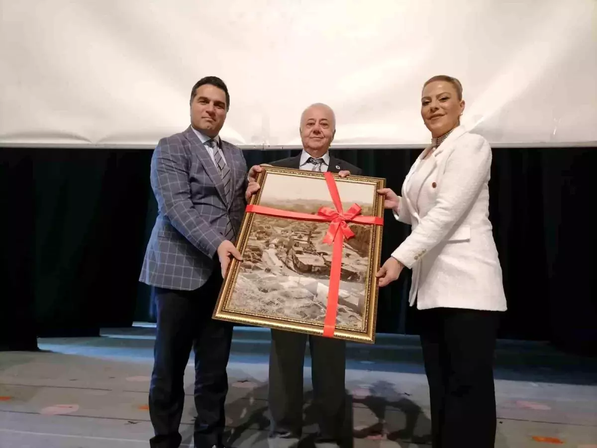 Hınıs’ta Kültür ve Folklor Konferansı Düzenlendi