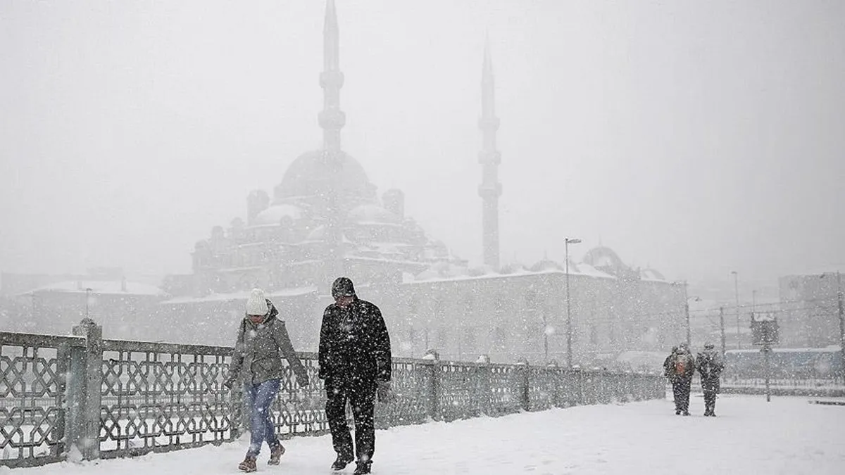 İstanbul’a lapa lapa kar geliyor! Her yer don tutacak hava sıcaklıkları düşecek! Uyarılar peş peşe geldi