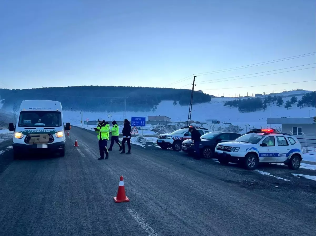 Kars’ta Jandarma Denetimleri Sürüyor