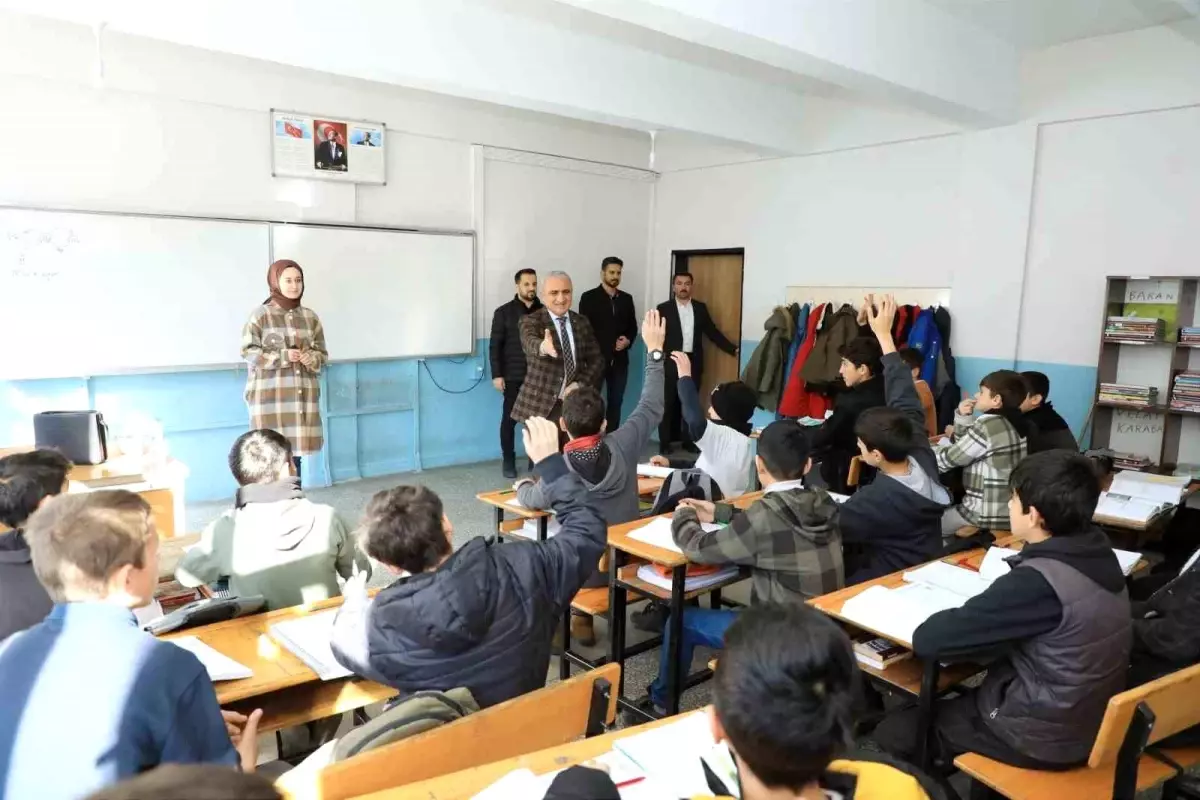 Müdür Gür Hizan’da Öğrencilerle Buluştu