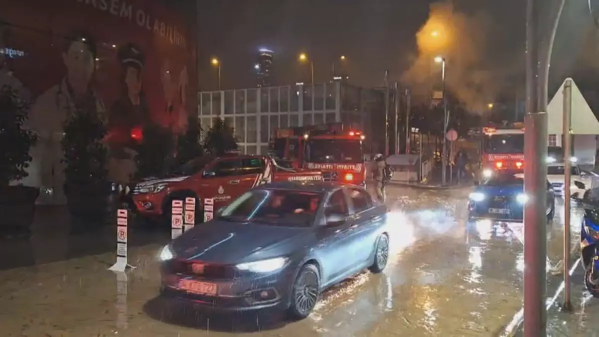 Üsküdar’da AVM’de Yangın Çıktı