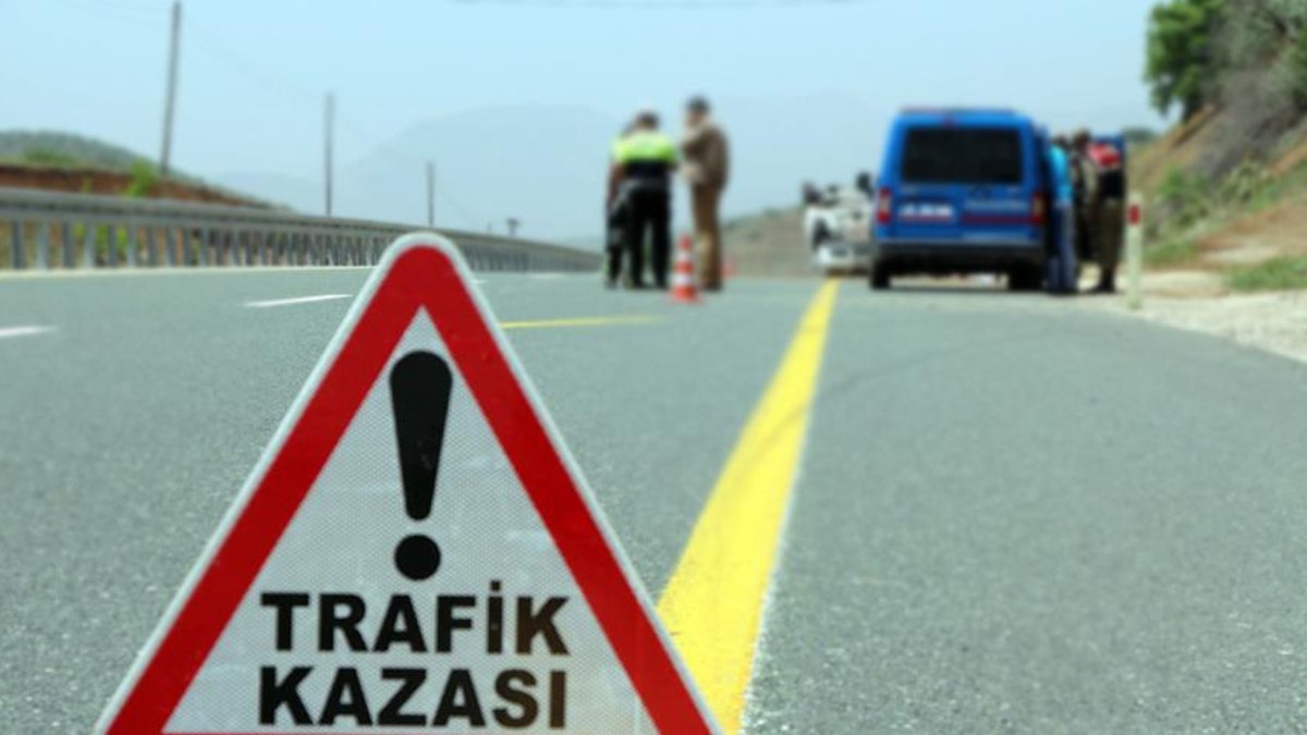 Afyonkarahisar’da kavşakta korkutan kaza: 3 yaralı