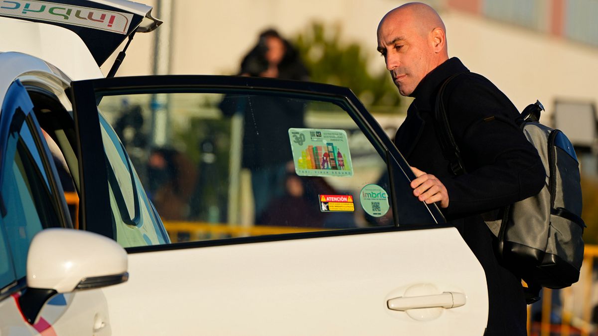 Luis Rubiales, Kadınlar Dünya Kupası’ndaki davranışı nedeniyle cinsel saldırıdan suçlu bulundu